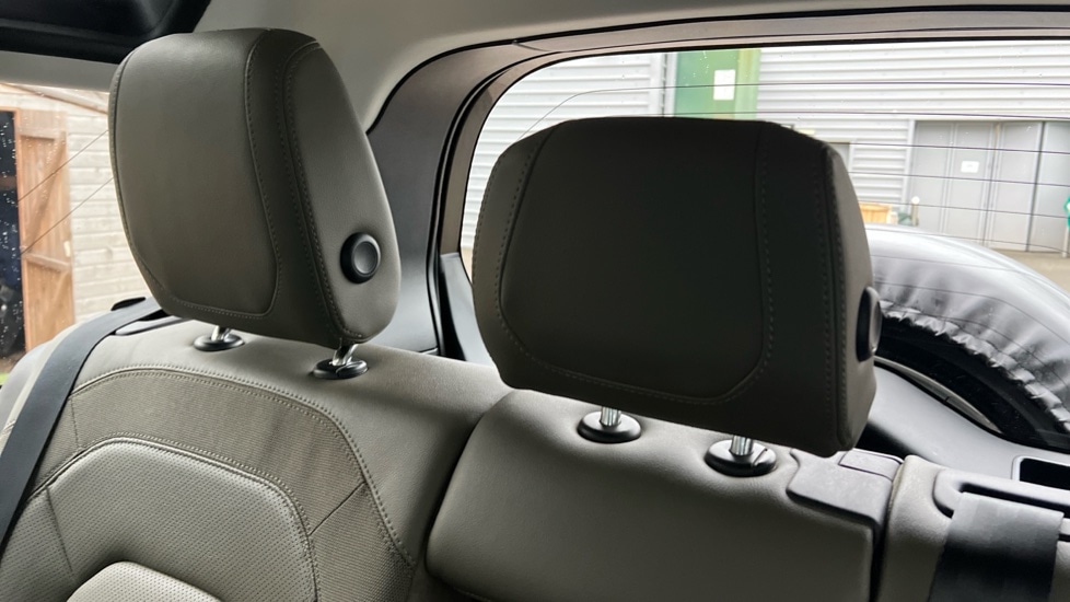 Used Land Rover Defender 2021 for sale - 77075585: Photo 43