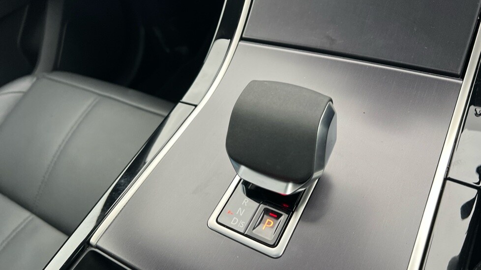 Used Land Rover Range Rover Velar 2025 for sale - 76116899: Photo 13