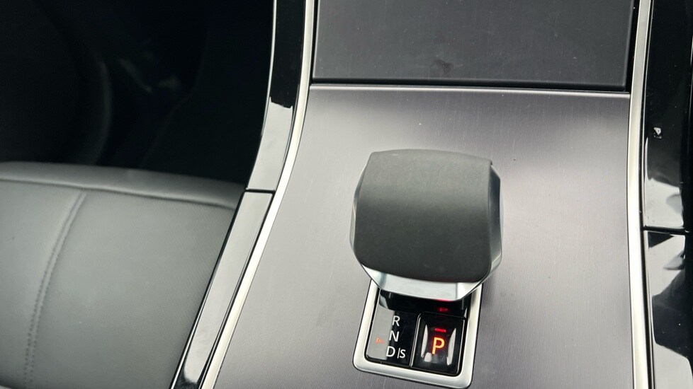 Used Land Rover Range Rover Velar 2025 for sale - 76116899: Photo 14