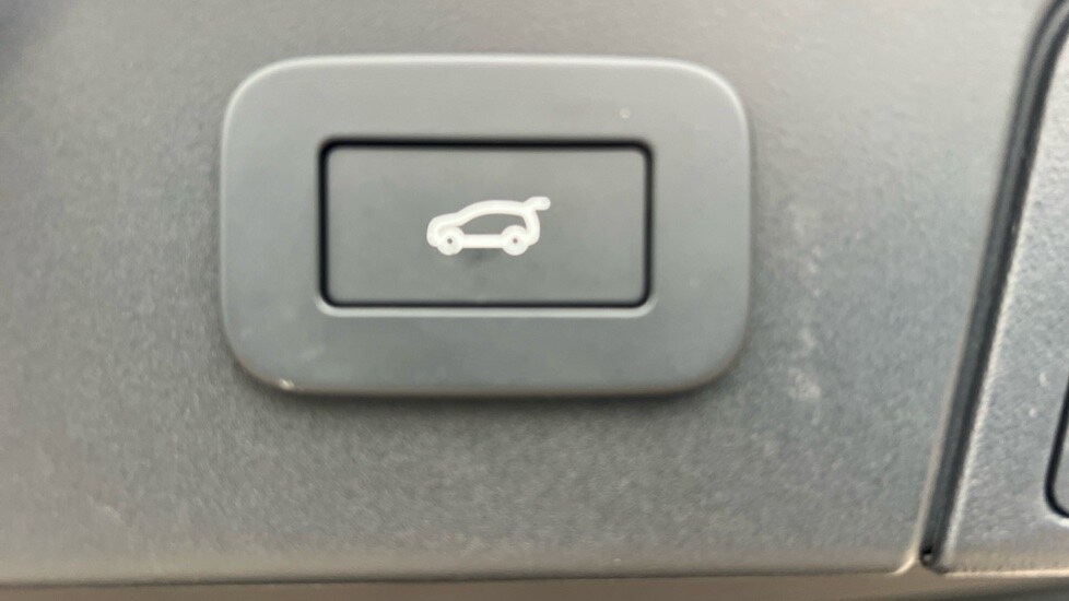 Used Land Rover Range Rover Velar 2025 for sale - 76116899: Photo 40