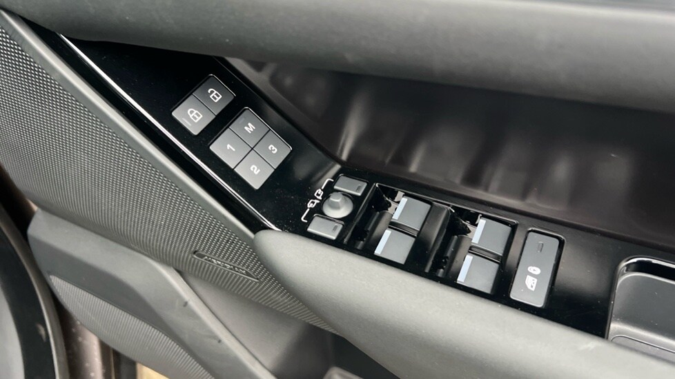 Used Land Rover Range Rover Velar 2025 for sale - 76116899: Photo 46