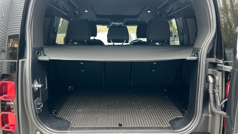 Used Land Rover Defender 2025 for sale - 76563720: Photo 10