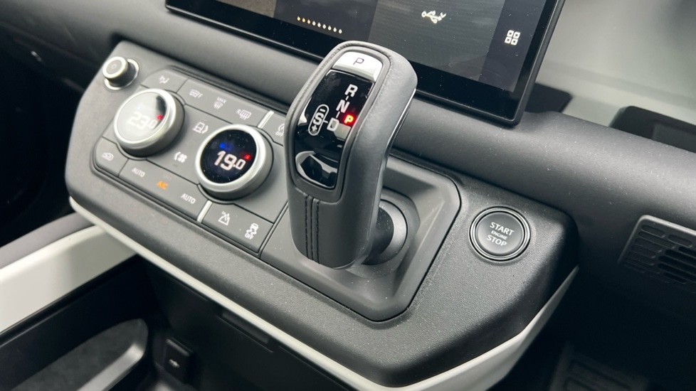 Used Land Rover Defender 2025 for sale - 76563720: Photo 13