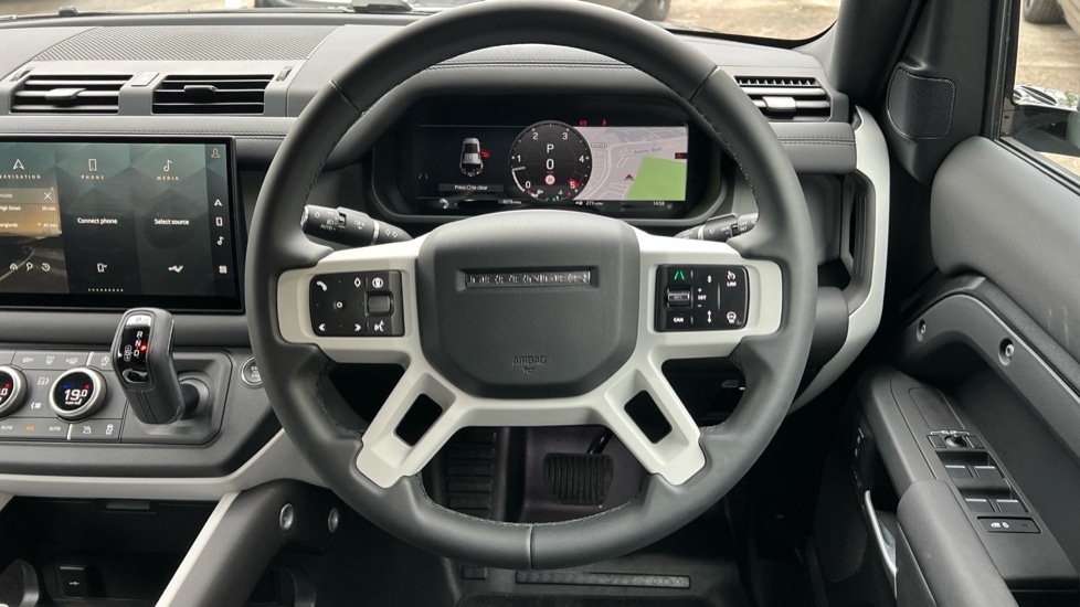 Used Land Rover Defender 2025 for sale - 76563720: Photo 15