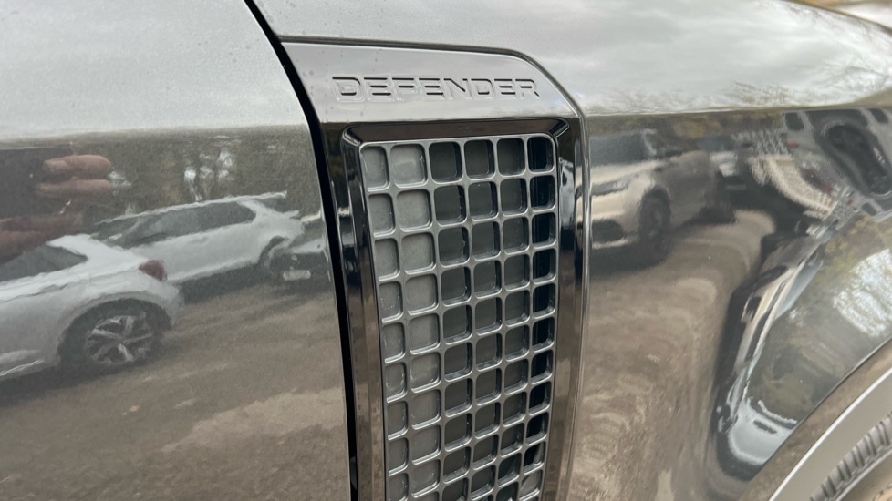 Used Land Rover Defender 2025 for sale - 76563720: Photo 24