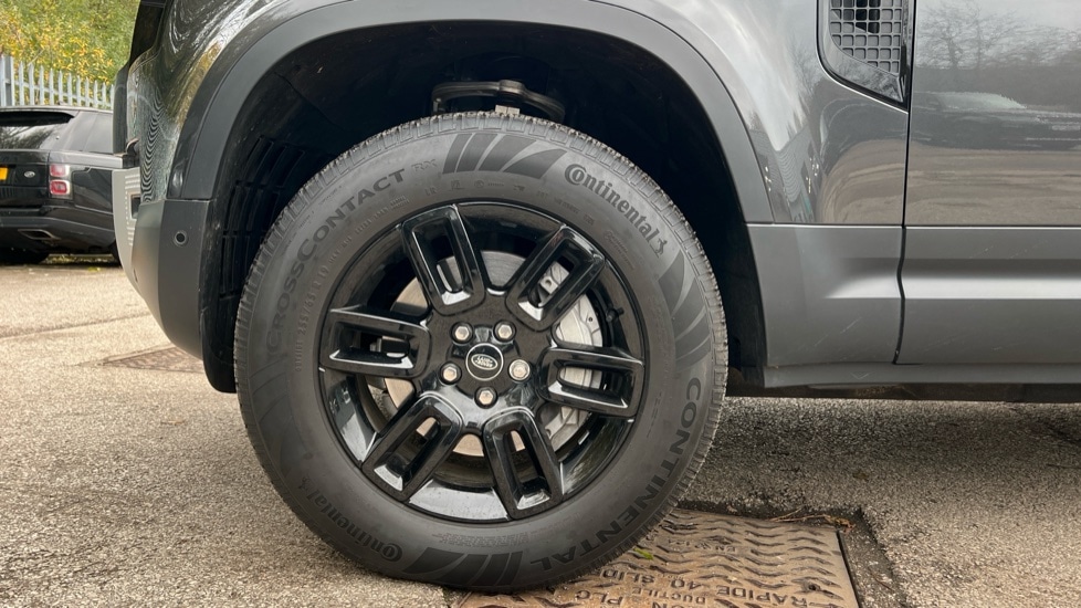 Used Land Rover Defender 2025 for sale - 76563720: Photo 32