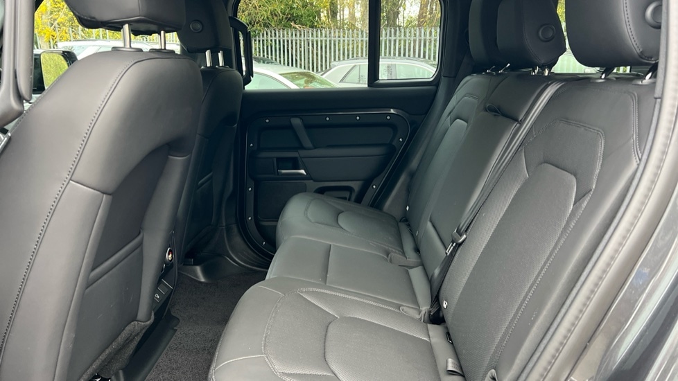Used Land Rover Defender 2025 for sale - 76563720: Photo 4