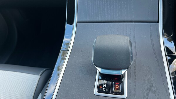 Used Land Rover Range Rover Velar 2025 for sale - 76338858: Photo 14