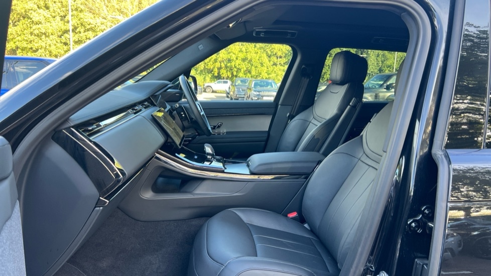 Used Land Rover Range Rover Sport 2024 for sale - 76438087: Photo 3