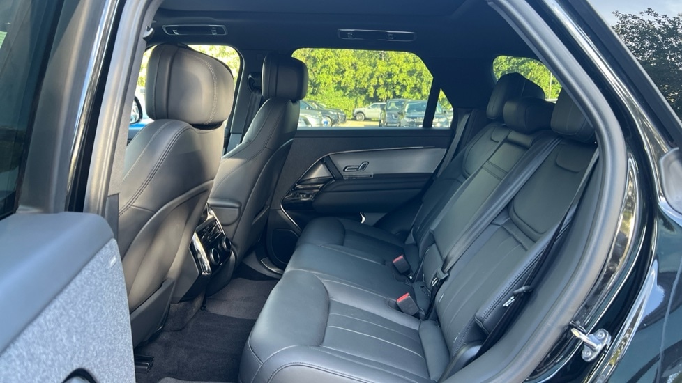 Used Land Rover Range Rover Sport 2024 for sale - 76438087: Photo 4