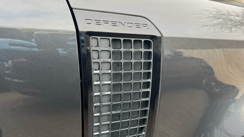 Used Land Rover Defender 2023 for sale - 76901197: Photo 22