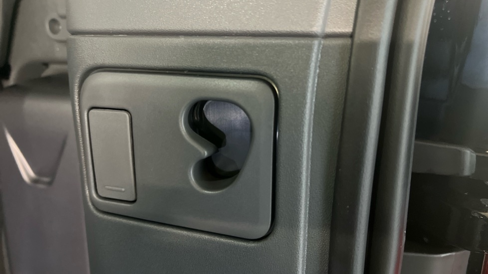 Used Land Rover Defender 2023 for sale - 76901197: Photo 37