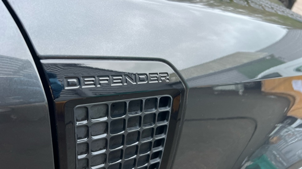 Used Land Rover Defender 2023 for sale - 76901197: Photo 40