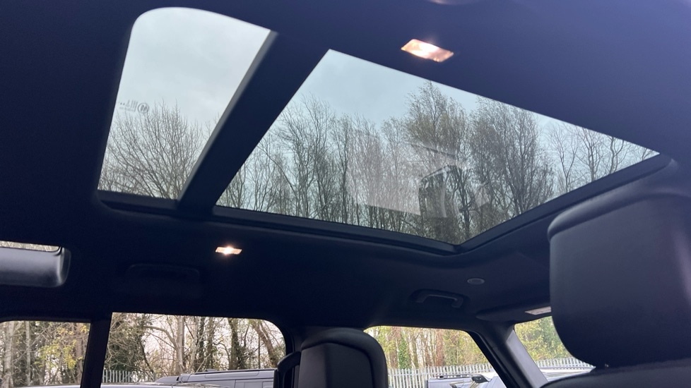 Used Land Rover Defender 2023 for sale - 76901197: Photo 44