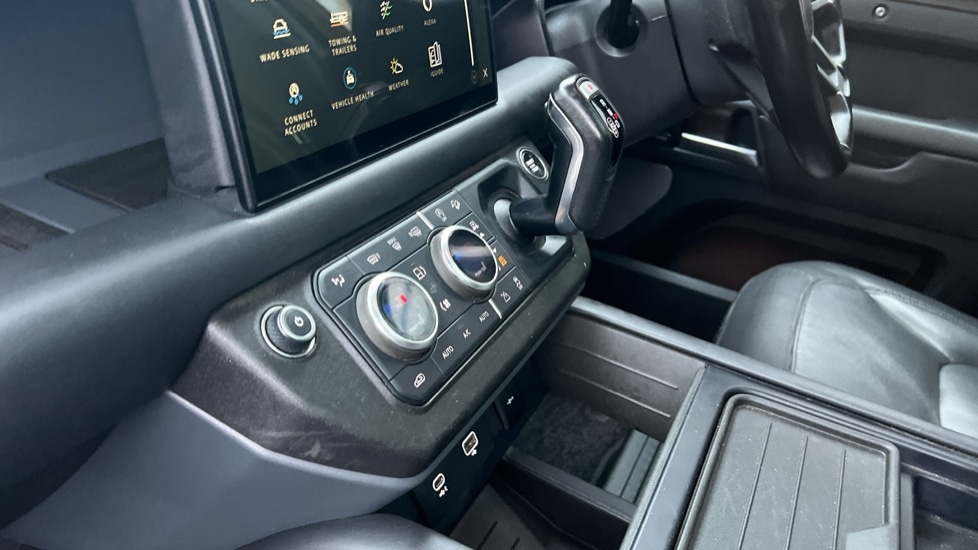 Used Land Rover Defender 2023 for sale - 76901197: Photo 46