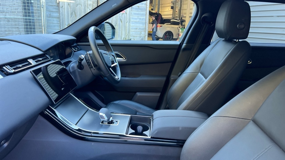 Used Land Rover Range Rover Velar 2023 for sale - 76033654: Photo 3