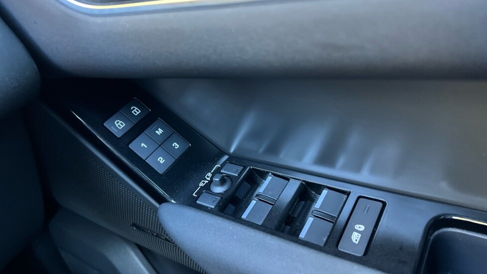 Used Land Rover Range Rover Velar 2023 for sale - 76033654: Photo 46