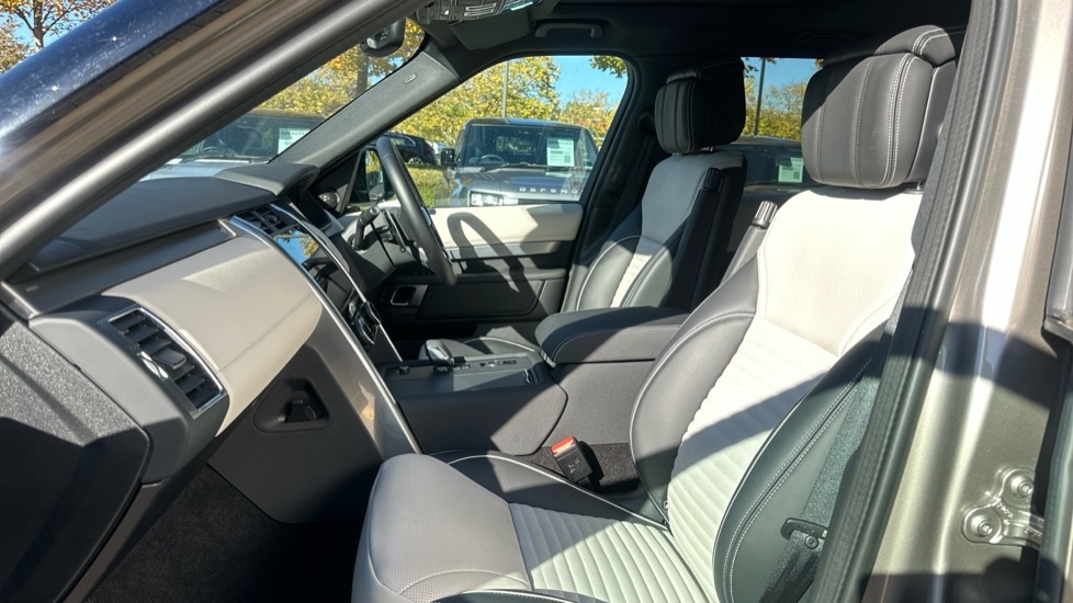 Used Land Rover Discovery 2024 for sale - 76441937: Photo 3