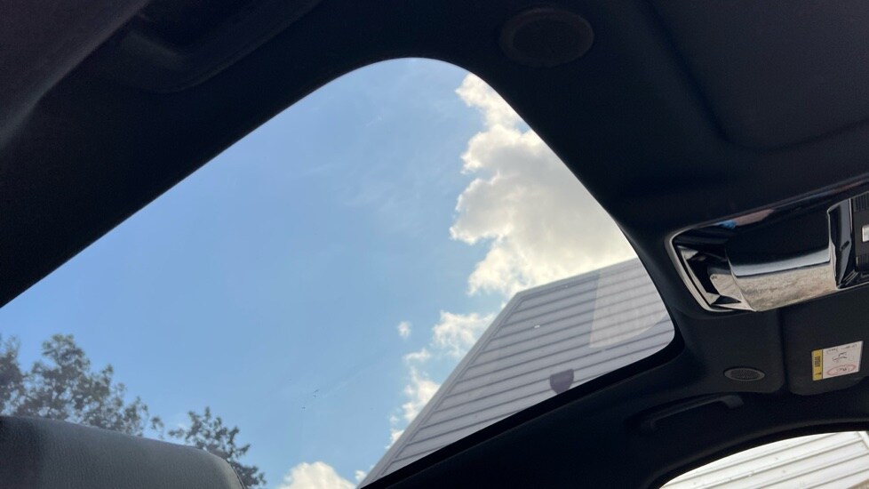 Used Land Rover Range Rover Velar 2025 for sale - 76749907: Photo 21