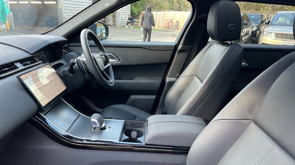 Used Land Rover Range Rover Velar 2025 for sale - 76749907: Photo 3