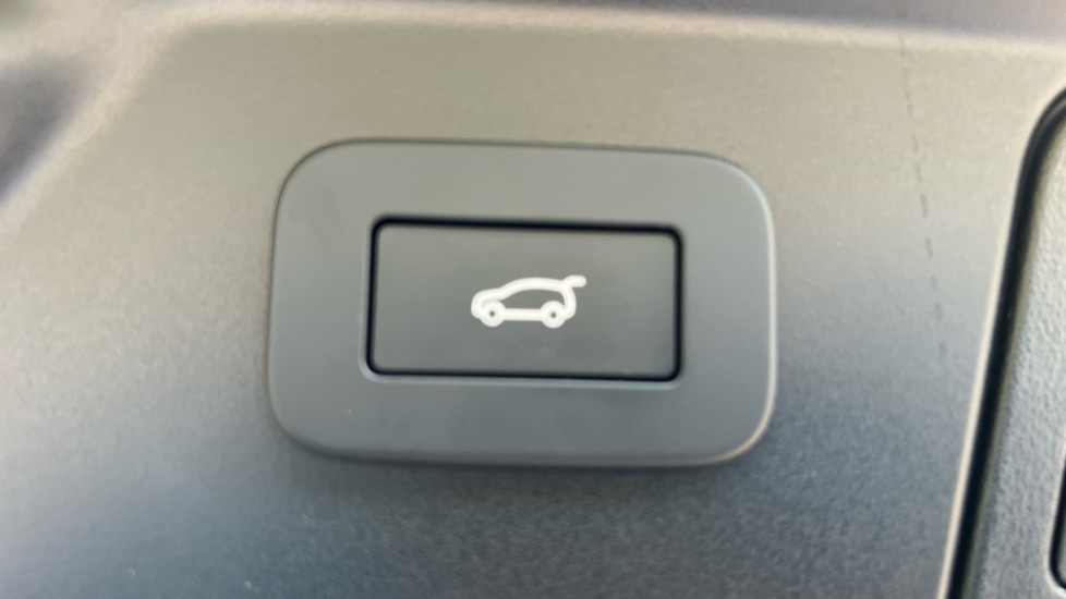 Used Land Rover Range Rover Velar 2025 for sale - 76749907: Photo 38