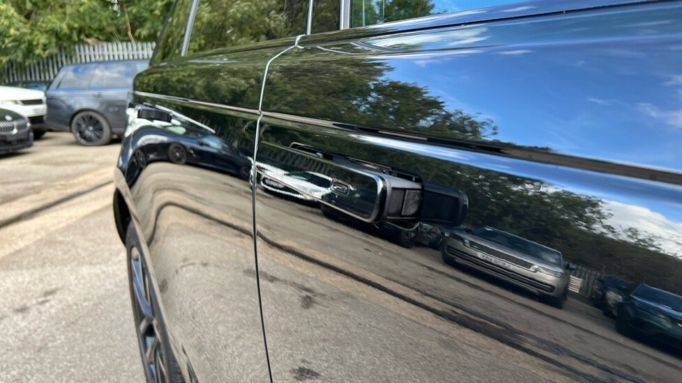 Used Land Rover Range Rover Velar 2025 for sale - 76749907: Photo 41