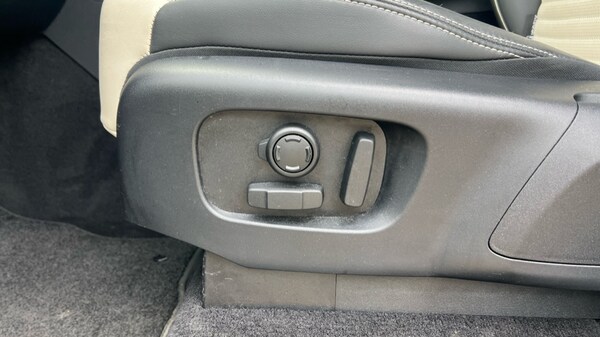 Used Land Rover Discovery 2023 for sale - 75715279: Photo 22