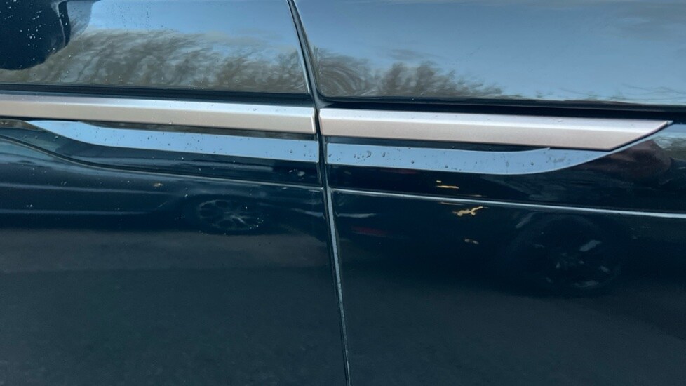 Used Land Rover Range Rover Velar 2025 for sale - 76942892: Photo 22