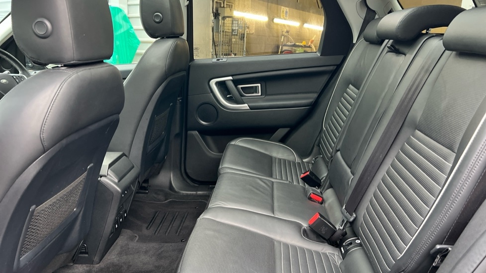 Used Land Rover Discovery Sport 2019 for sale - 76652310: Photo 4