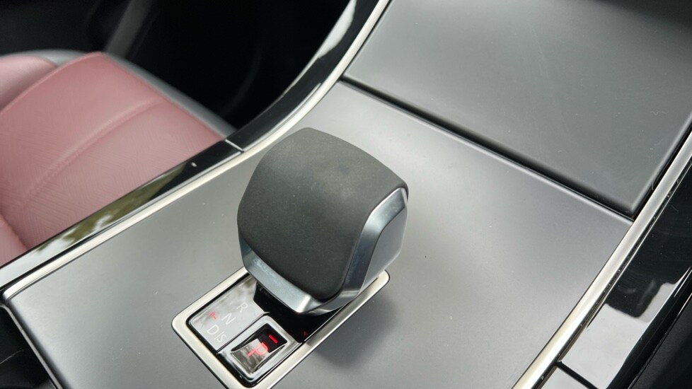 Used Land Rover Range Rover Velar 2023 for sale - 76117052: Photo 13