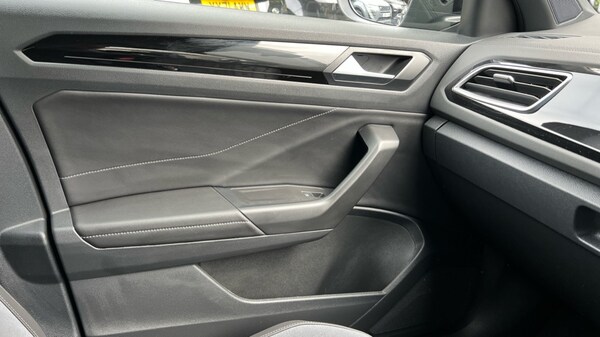 Used Volkswagen T-Roc 2024 for sale - 76168644: Photo 39