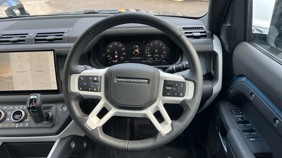 Used Land Rover Defender 2025 for sale - 76999518: Photo 15