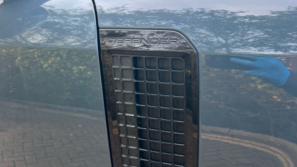 Used Land Rover Defender 2025 for sale - 76999518: Photo 22