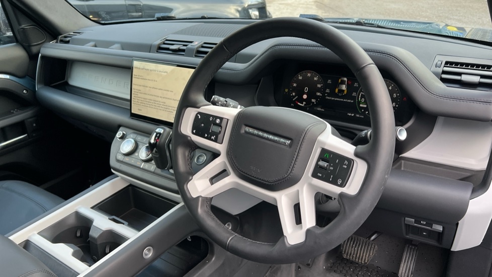 Used Land Rover Defender 2025 for sale - 76999518: Photo 28