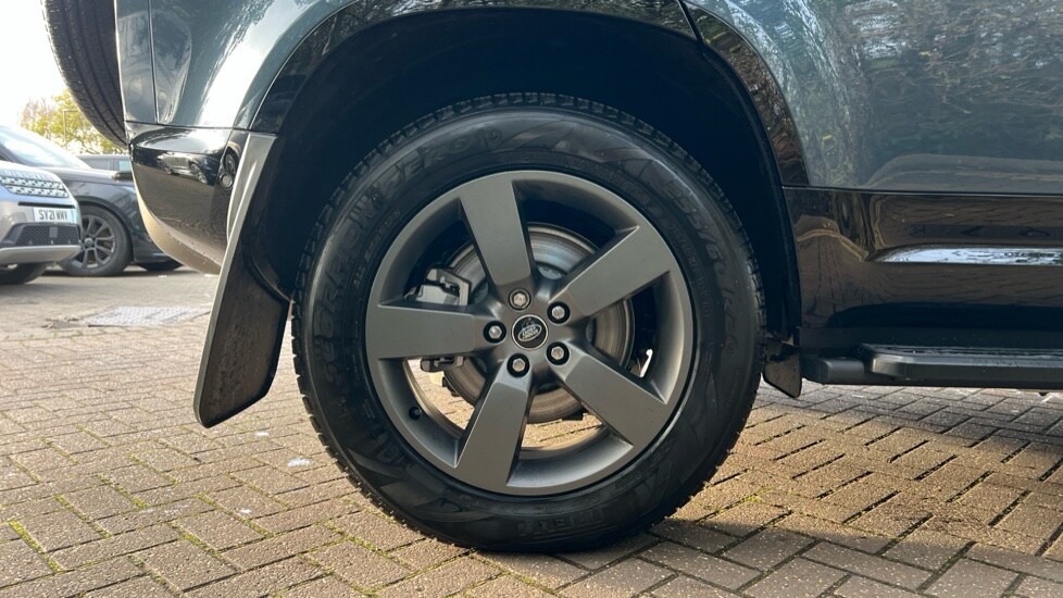 Used Land Rover Defender 2025 for sale - 76999518: Photo 31