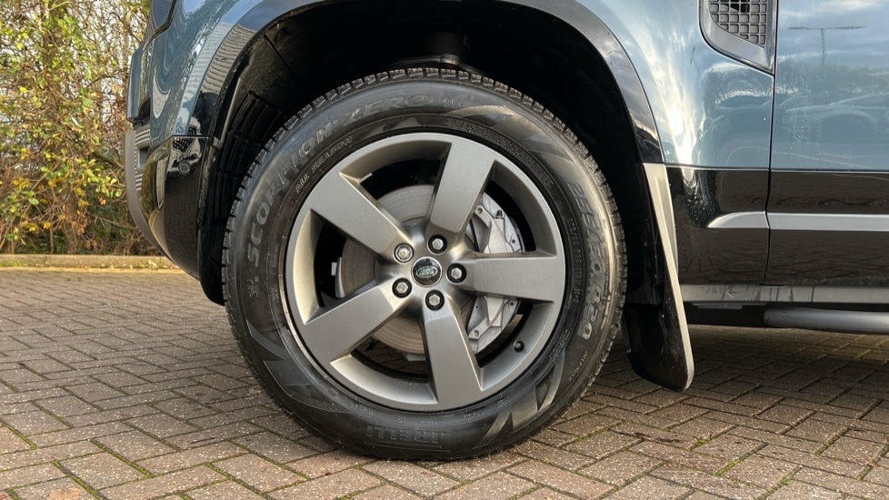 Used Land Rover Defender 2025 for sale - 76999518: Photo 32