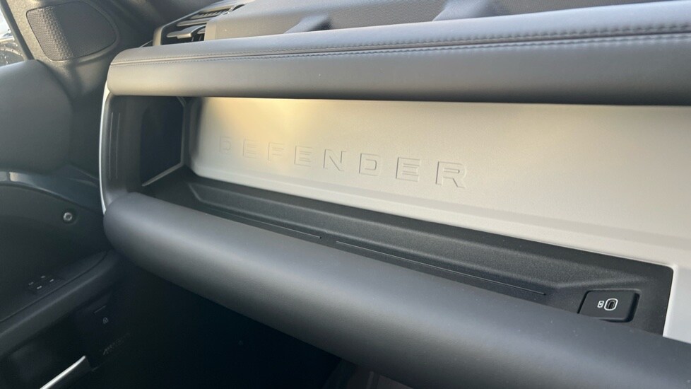 Used Land Rover Defender 2025 for sale - 76999518: Photo 35