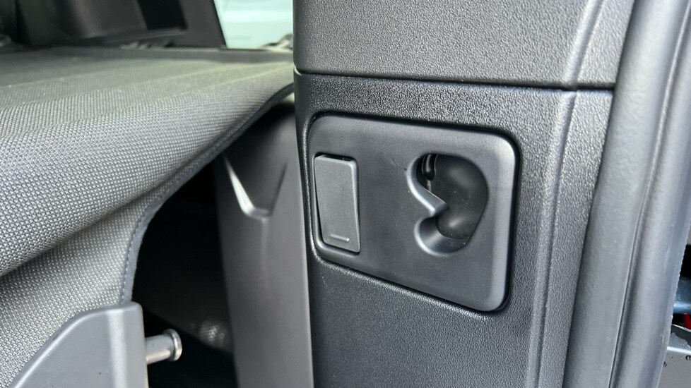 Used Land Rover Defender 2025 for sale - 76999518: Photo 37