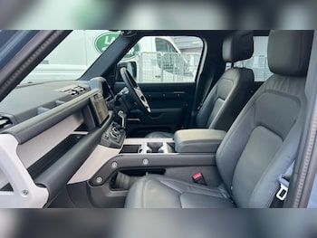 Used Land Rover Defender 2025 for sale - 76999518: Photo