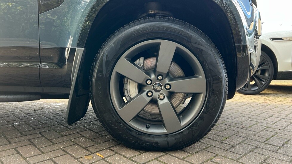 Used Land Rover Defender 2025 for sale - 76999518: Photo 8