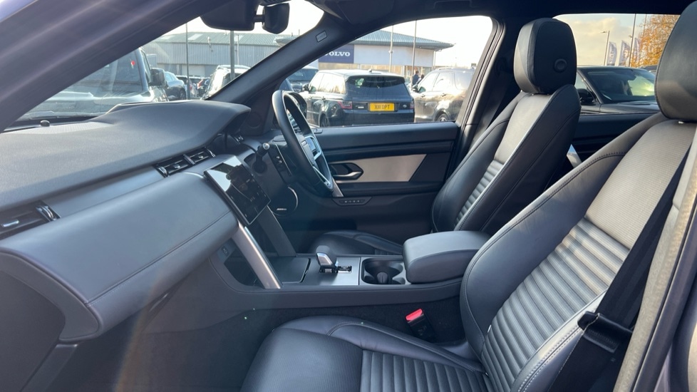 Used Land Rover Discovery Sport 2023 for sale - 77010212: Photo 3