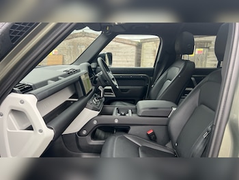 Used Land Rover Defender 2023 for sale - 76834933: Photo