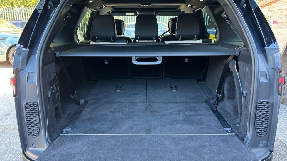 Used Land Rover Discovery 2023 for sale - 76033934: Photo 10