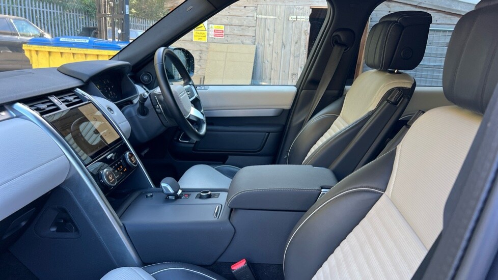 Used Land Rover Discovery 2023 for sale - 76033934: Photo 3