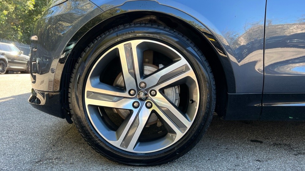 Used Land Rover Discovery 2023 for sale - 76033934: Photo 32