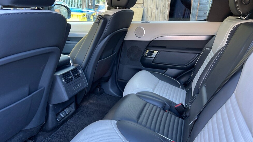 Used Land Rover Discovery 2023 for sale - 76033934: Photo 4