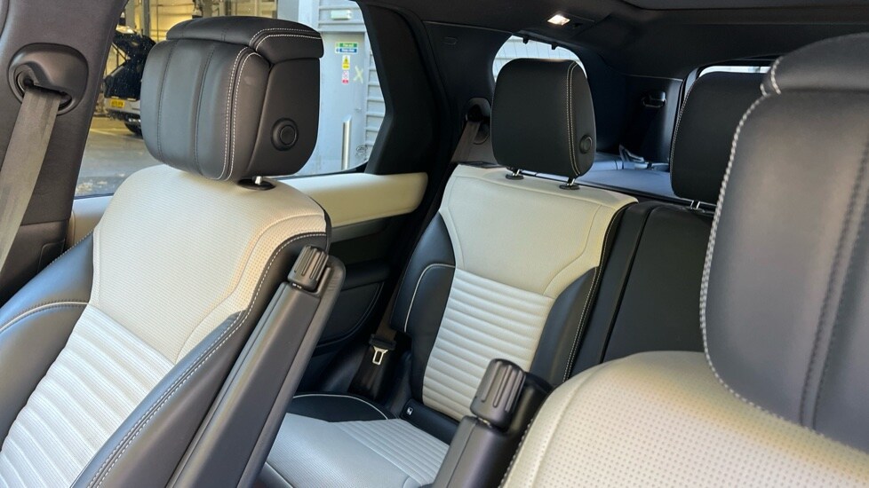 Used Land Rover Discovery 2023 for sale - 76033934: Photo 42