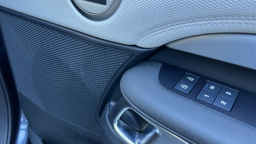 Used Land Rover Discovery 2023 for sale - 76033934: Photo 45