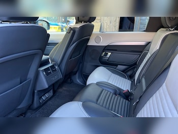 Used Land Rover Discovery 2023 for sale - 76033934: Photo 4