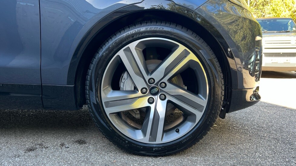 Used Land Rover Discovery 2023 for sale - 76033934: Photo 8